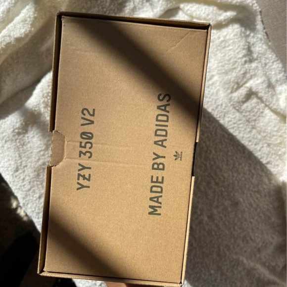 Yeezy shoes Original Brand New Size 6 - Picture 6 of 7